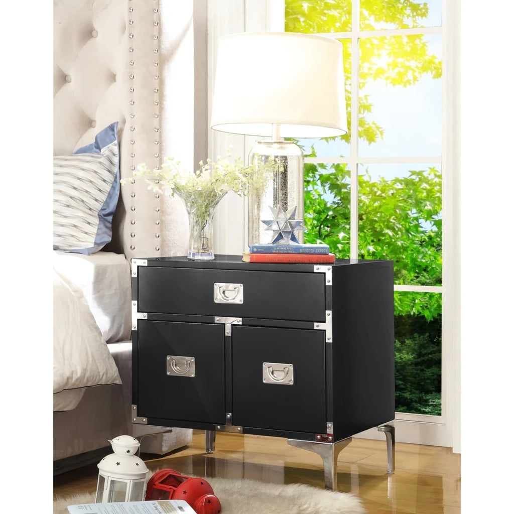 Lacquer Finish 3 Drawer Nightstand X717