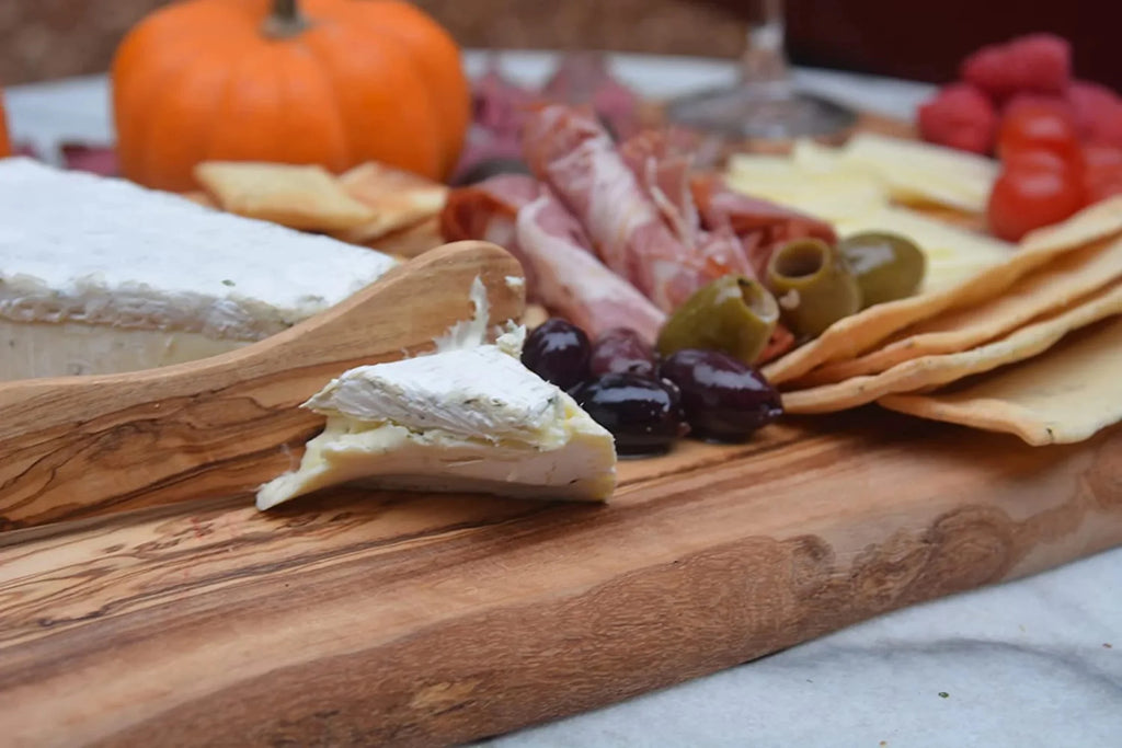 Olive Wood Cutting Board N911