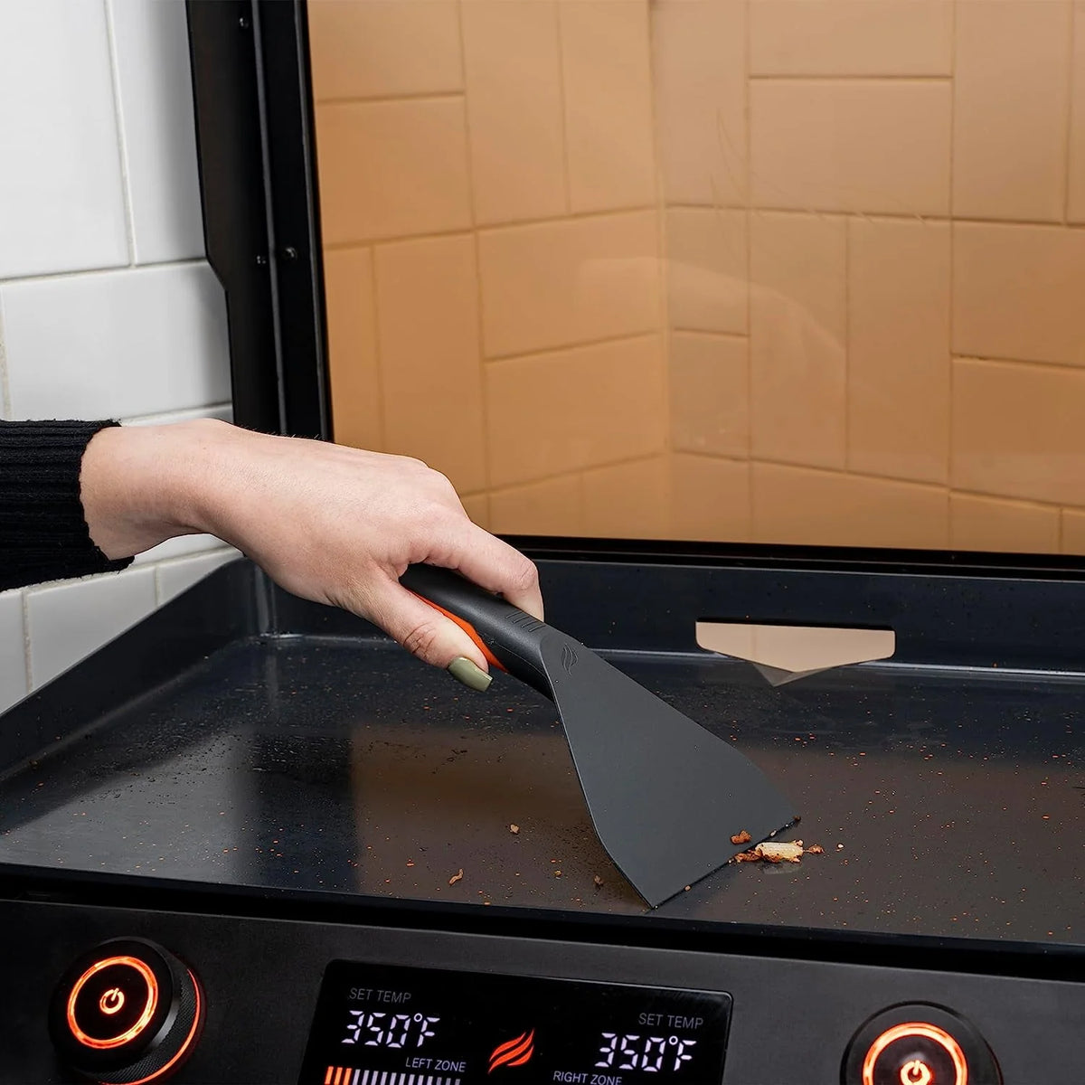 22 Inch Electric Nonstick Tabletop Griddle with Lid and Accessories Y29415
