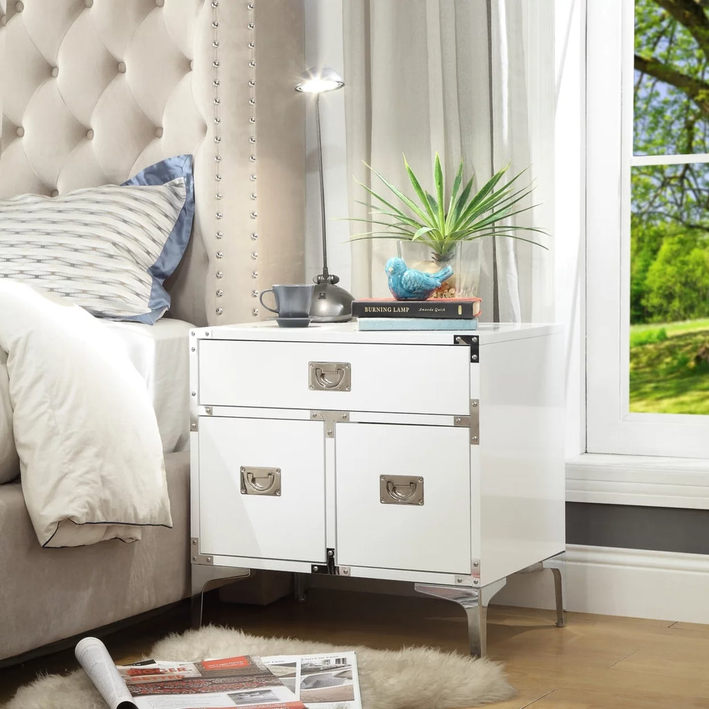 Lacquer Finish 3 Drawer Nightstand X717