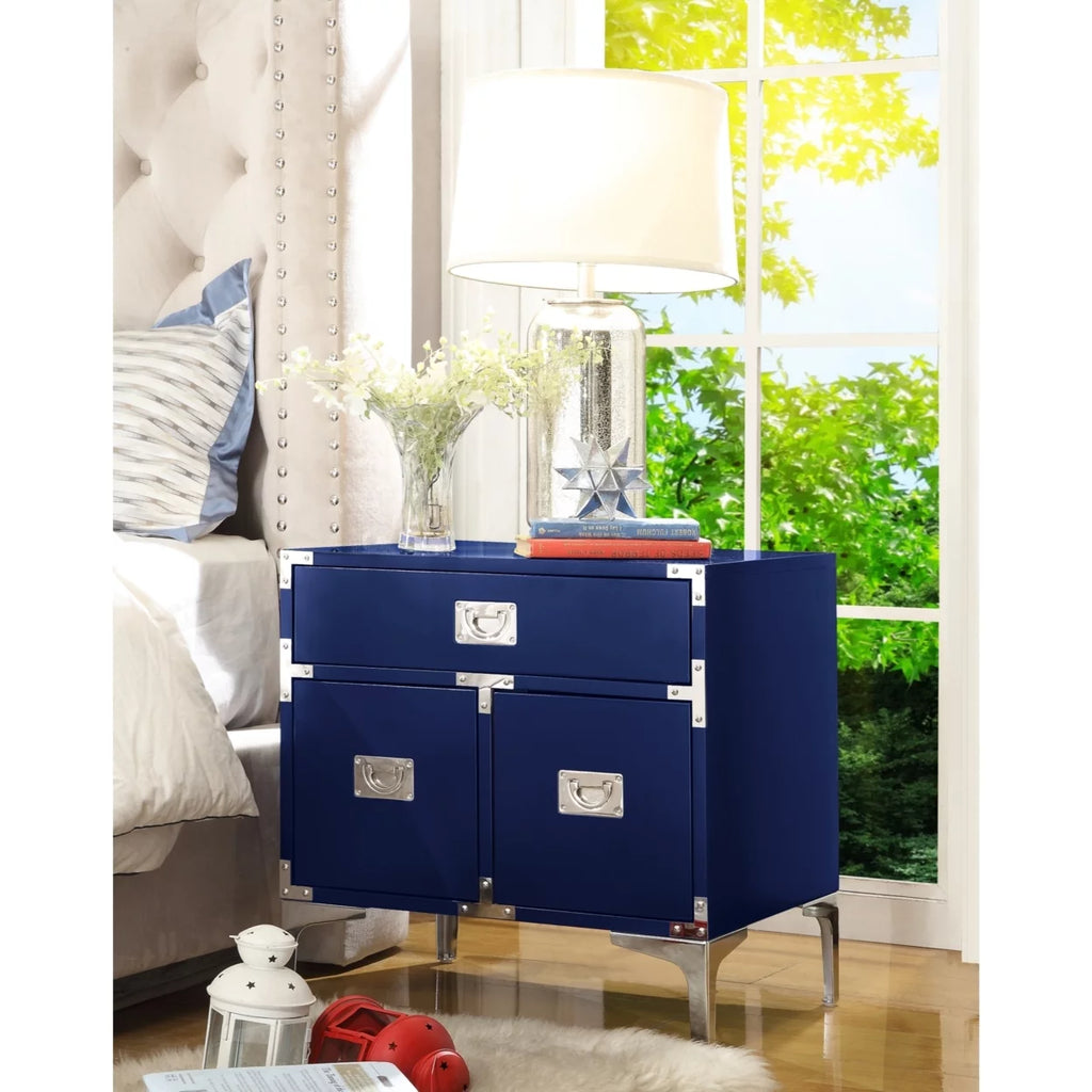 Lacquer Finish 3 Drawer Nightstand X717