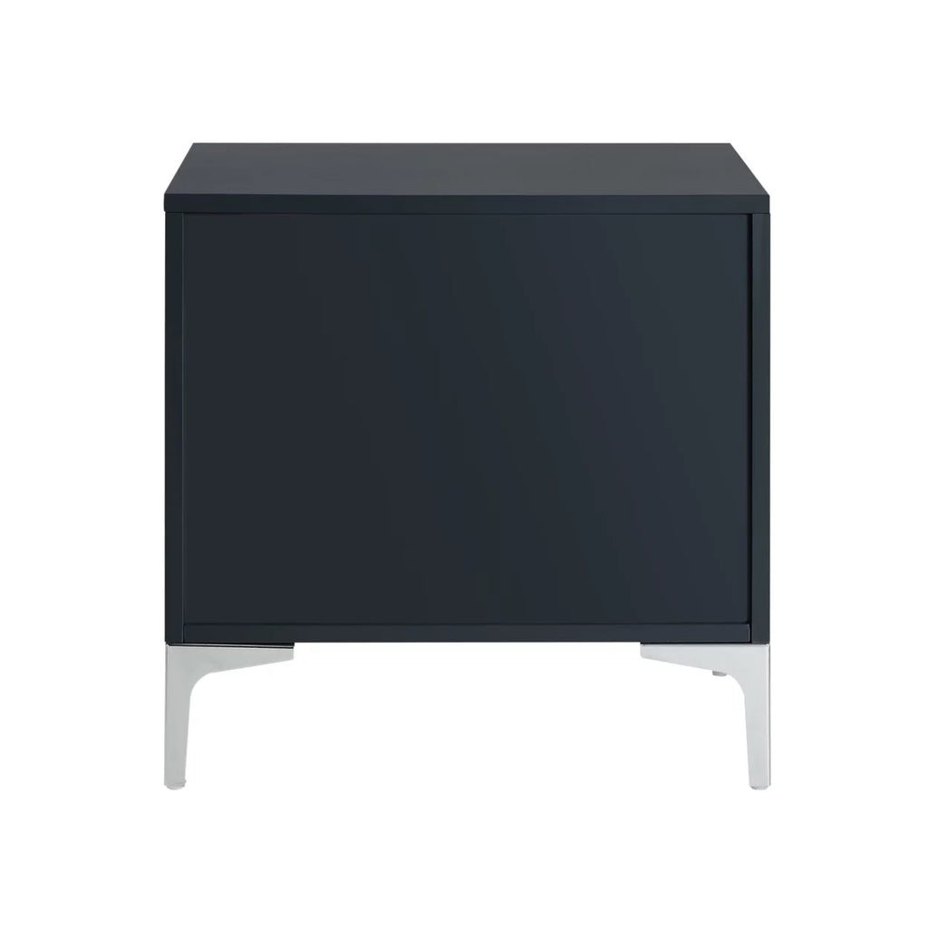 Lacquer Finish 3 Drawer Nightstand X717