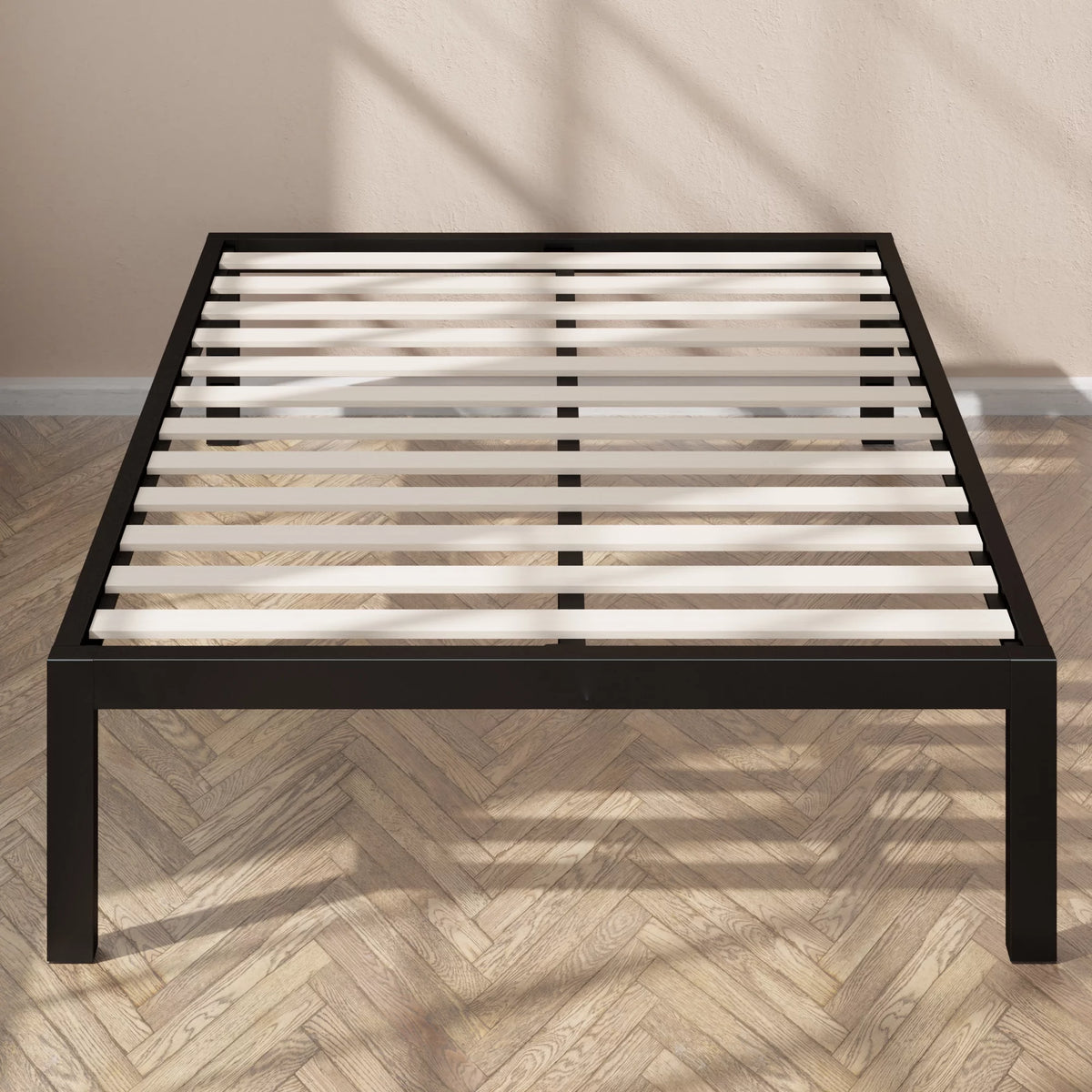 18" Metal Platform Bed Frame, Queen B785848